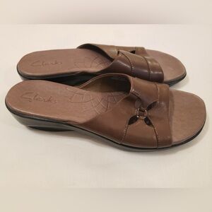 Clarks Women’s Dark & Light Brown Slide 2000s Style Sandals Size 6.5